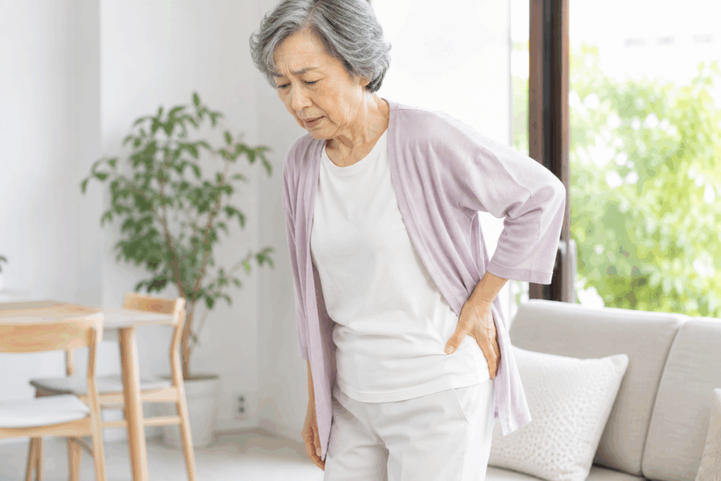 変形性股関節症の初期症状はどこが痛む?特徴と受診の目安を解説